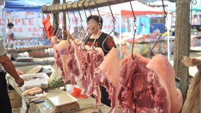 重庆猪肉摊摊主砍死隔壁摊主夫妇，猪肉摊主的作案动机是什么？
